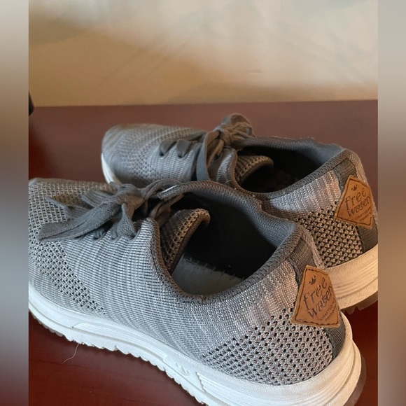 Free waters Shoes - Picture 1 of 5